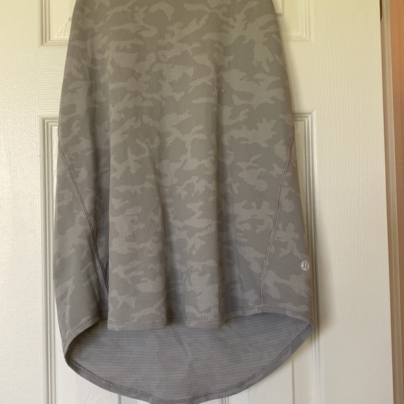 lululemon tank top - Picture 2 of 3